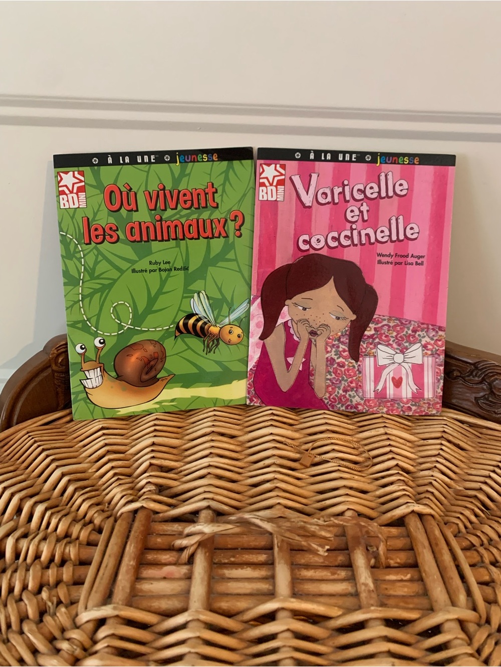 A La Une Jeunesse , Children's French Children Books - Green & Pink Covers